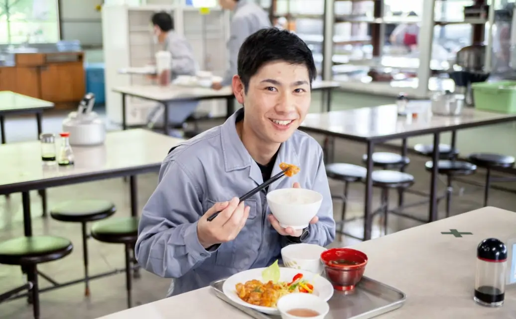 社員さんの給食食事風景